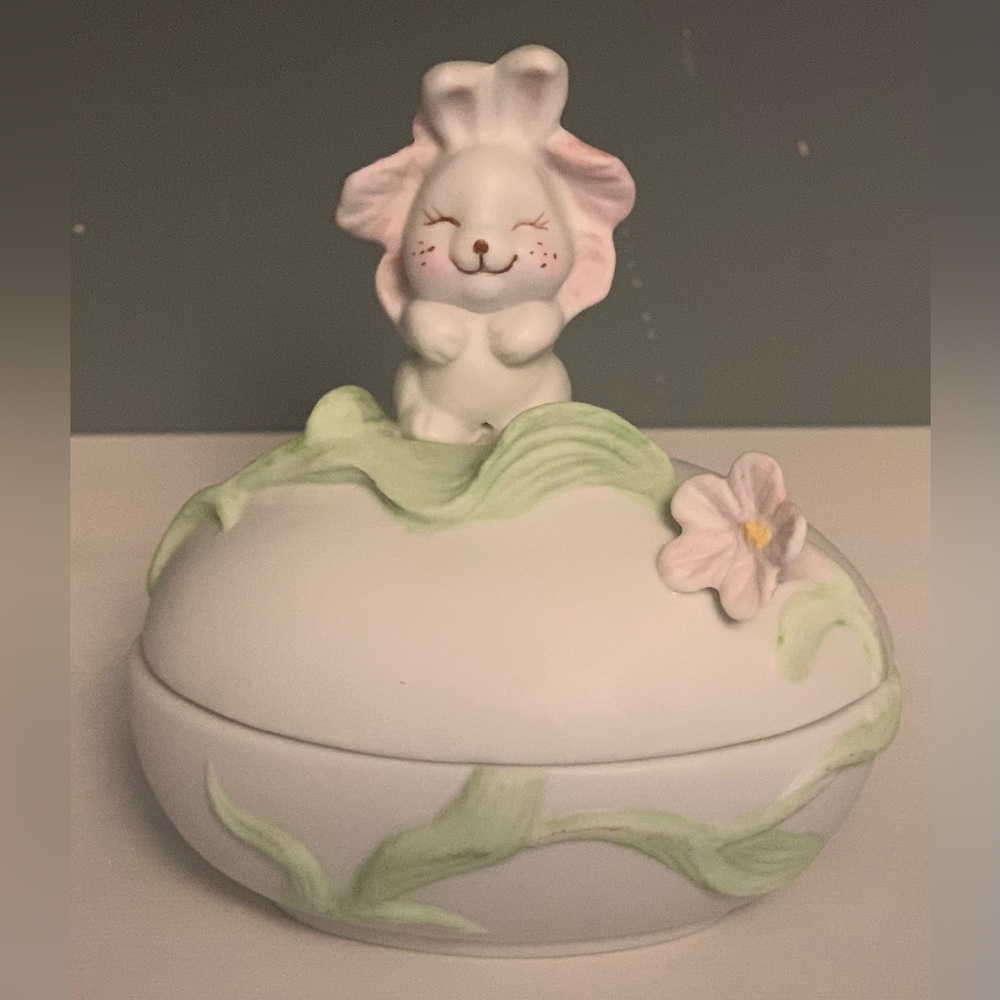 1989 Enesco Flower Bunny Ceramic Trinket Box